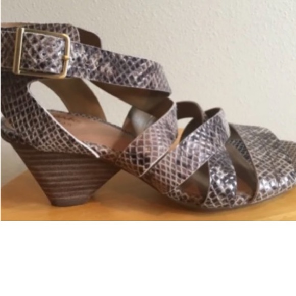 Clarks Ranae Estelle Snakeskin print with stack heel & open toe size 7 - Picture 11 of 16